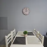 Wanderlust 2 Apartment